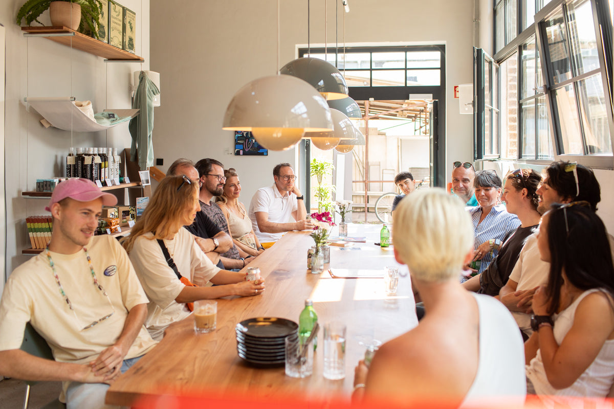Gäste beim Pop-up-Dinner in den Pittlerwerken