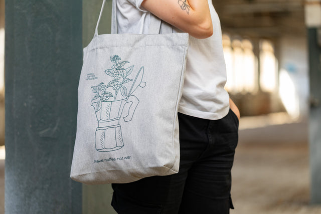 PAREA-Tragetasche „Make coffee not war“