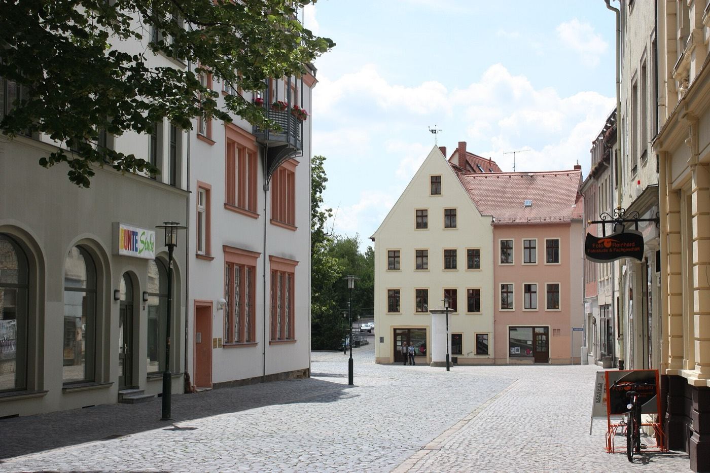 Blick über eine Gasse auf den Markt in Merseburg (Platzhalterfoto)
